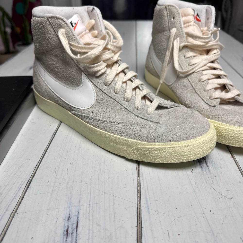 Vintage style Nike Sneakers with Orange Insole and Cream Lining